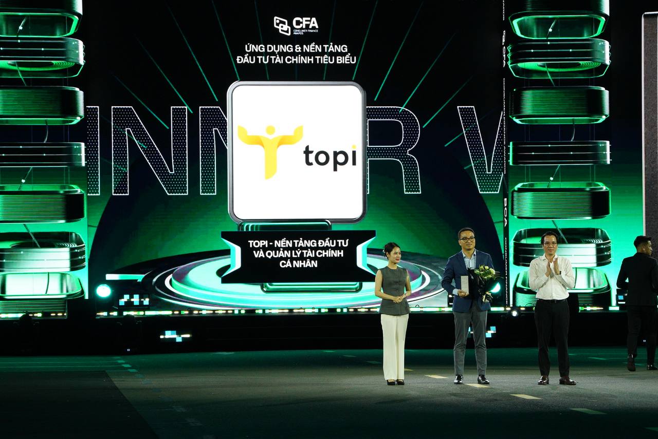 Tổng giám đốc nhận giải thưởng