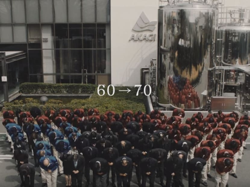 Ban lãnh đạo cúi đầu xin lỗi công khai