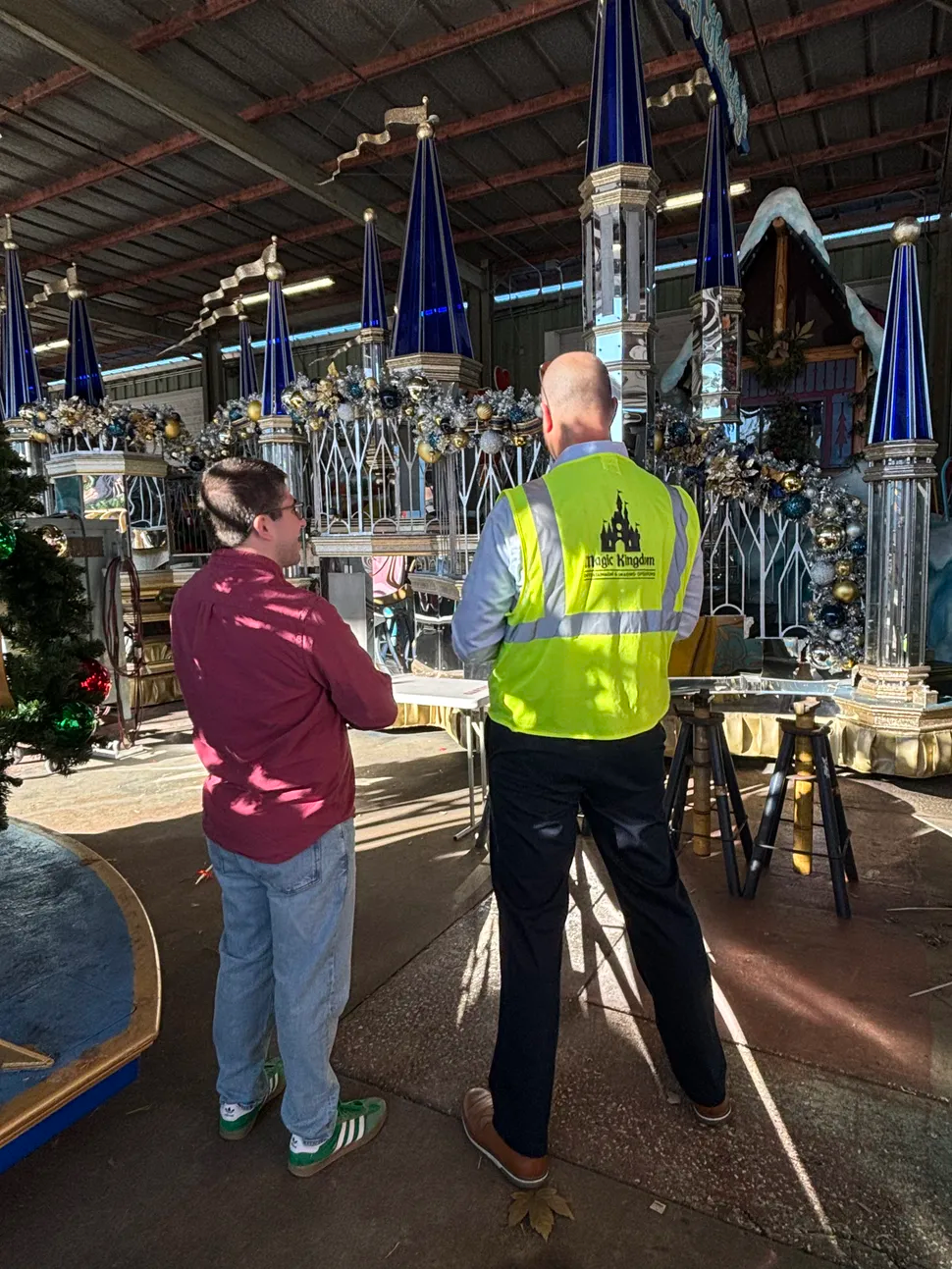 Hai mẫu xe diễu hành khác biệt theo thời gian