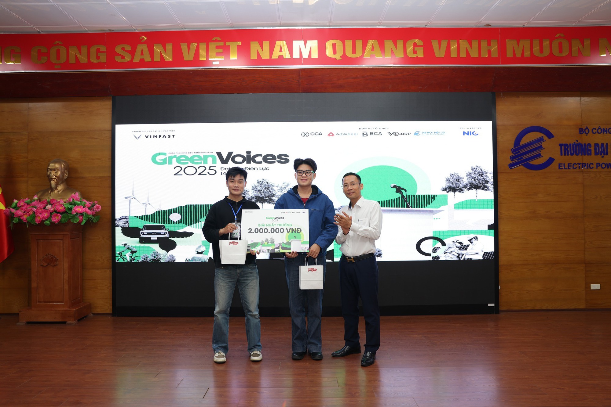 Phạm Việt Hùng và Tống Minh Đức - Quán quân